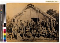 1874年牡丹社事件時西鄉從道與幕僚及臺灣原住民合照藏品圖，第2張